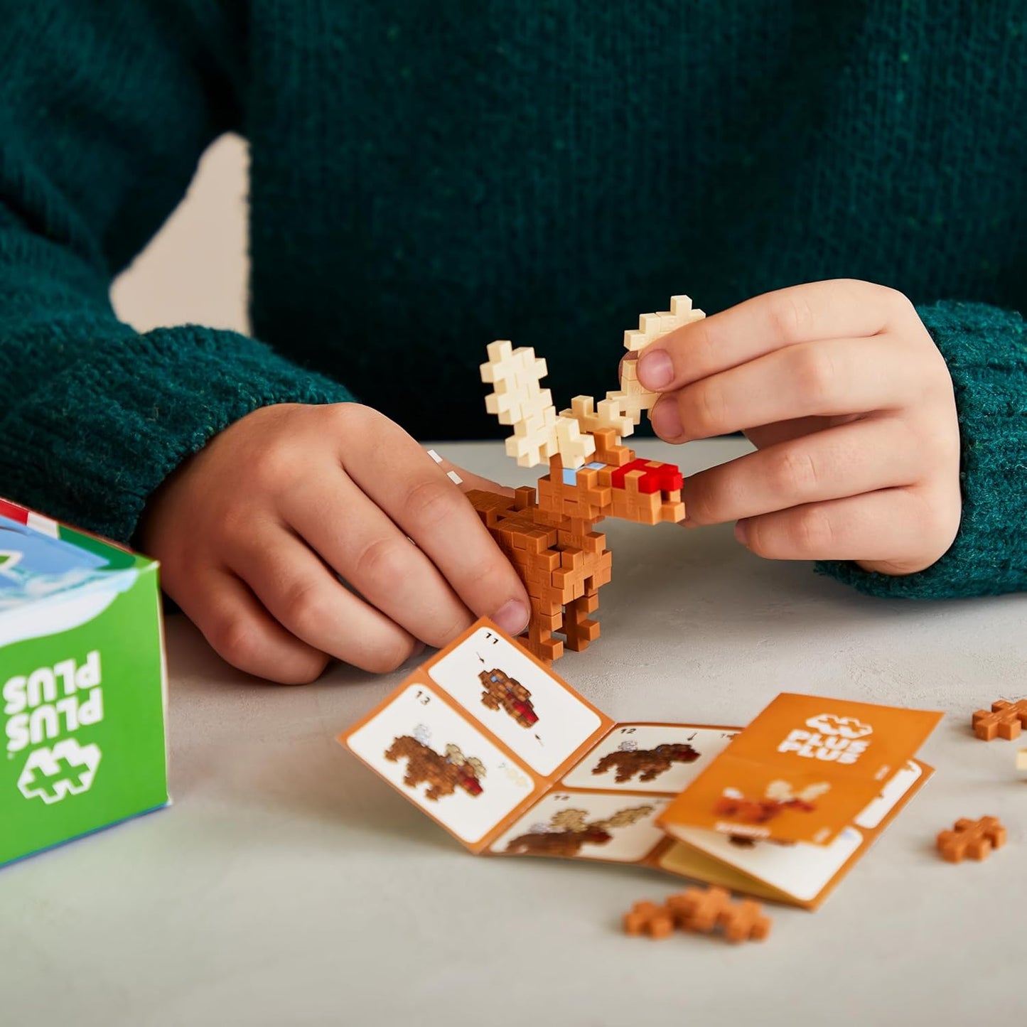 Plus-Plus Advent Calendar 2025, 600-Piece STEM Building Set with 25 Mini 3D Puzzle Kits, Holiday Countdown Gift for Kids